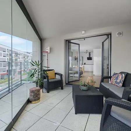 Appartement Spacious With Balcony Near The Slavic Hill By Renters Prestige *