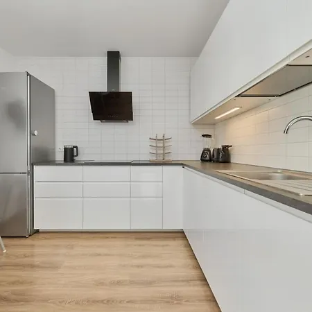 Spacious With Balcony Near The Slavic Hill By Renters Prestige * Wrocław