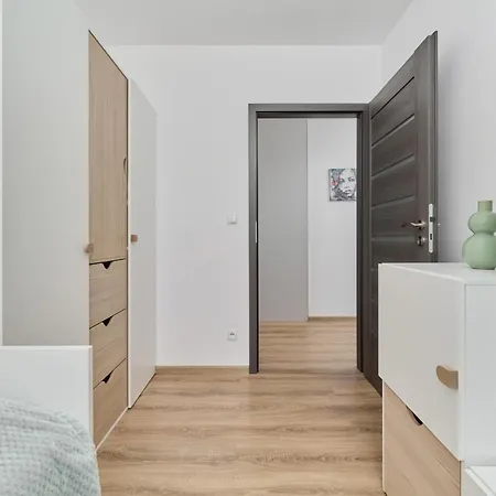 Spacious With Balcony Near The Slavic Hill By Renters Prestige Wroclaw