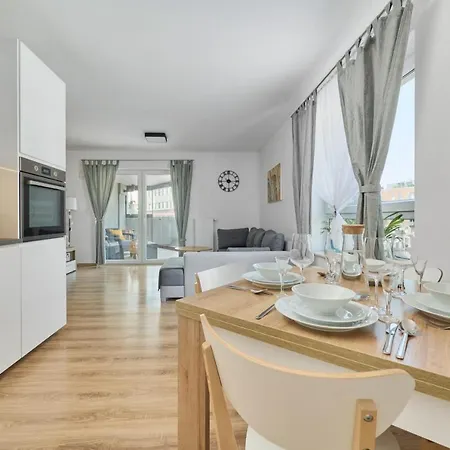 Spacious With Balcony Near The Slavic Hill By Renters Prestige