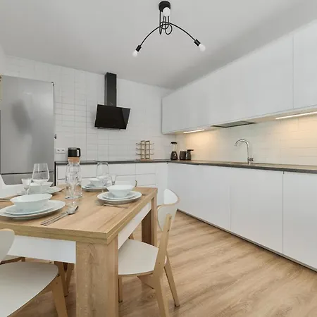 Spacious With Balcony Near The Slavic Hill By Renters Prestige Apartment Wroclaw