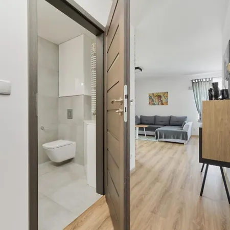 Spacious With Balcony Near The Slavic Hill By Renters Prestige * Wrocław