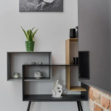 Spacious With Balcony Near The Slavic Hill By Renters Prestige *