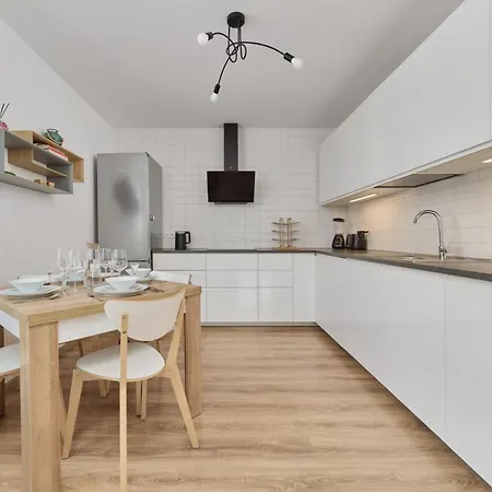 Spacious With Balcony Near The Slavic Hill By Renters Prestige