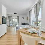 Spacious With Balcony Near The Slavic Hill By Renters Prestige
