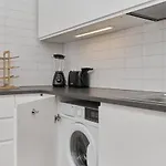 アパート Spacious With Balcony Near The Slavic Hill By Renters Prestige