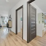 Spacious With Balcony Near The Slavic Hill By Renters Prestige * ヴロツワフ