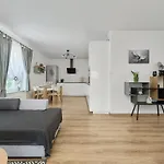 アパート Spacious With Balcony Near The Slavic Hill By Renters Prestige ヴロツワフ