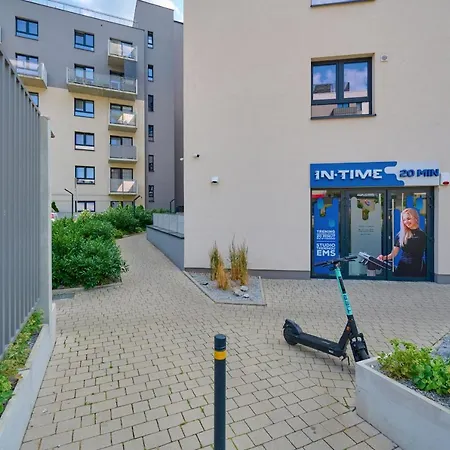 Spacious With Balcony Near The Slavic Hill By Renters Prestige