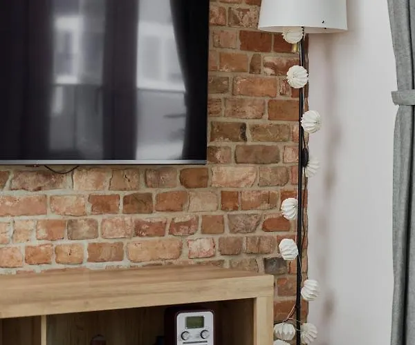 Spacious With Balcony Near The Slavic Hill By Renters Prestige *