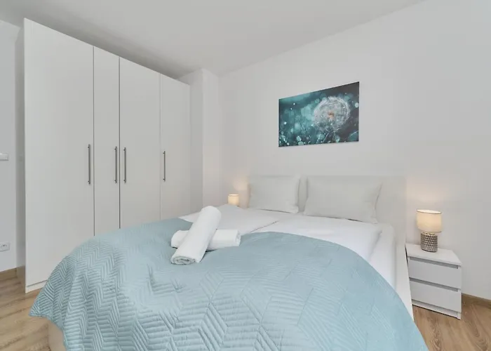 Spacious With Balcony Near The Slavic Hill By Renters Prestige Breslavia