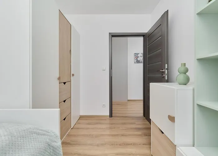 Spacious With Balcony Near The Slavic Hill By Renters Prestige Breslavia