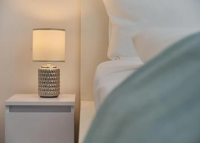 Spacious With Balcony Near The Slavic Hill By Renters Prestige