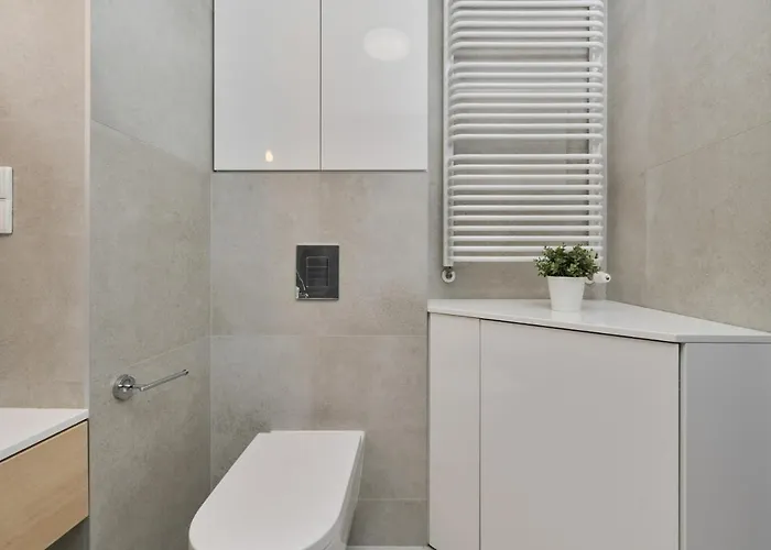 Spacious With Balcony Near The Slavic Hill By Renters Prestige Appartamento *