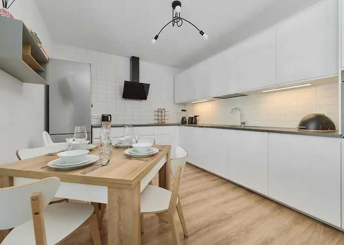 Spacious With Balcony Near The Slavic Hill By Renters Prestige Appartamento Breslavia