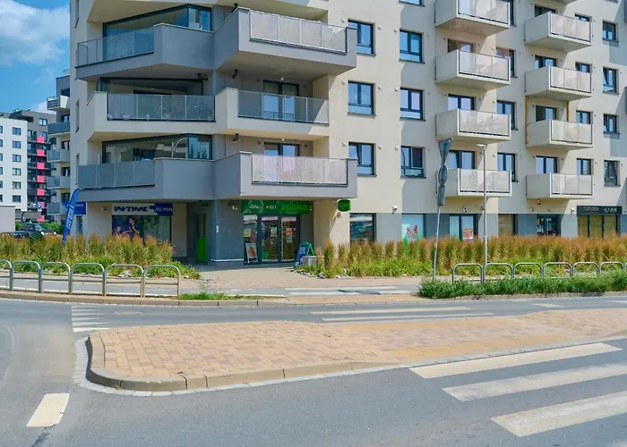 Spacious With Balcony Near The Slavic Hill By Renters Prestige Appartamento *