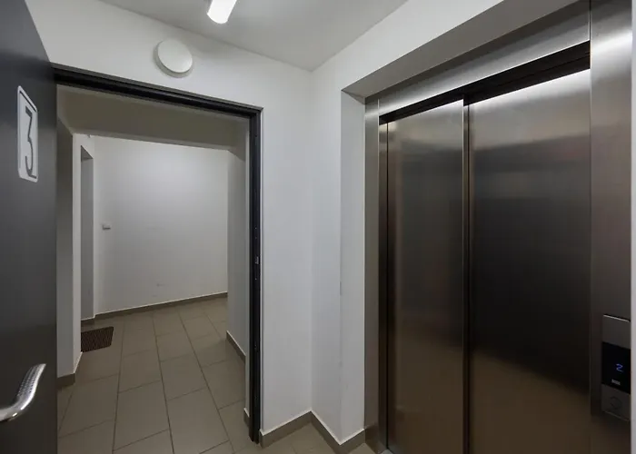 Spacious With Balcony Near The Slavic Hill By Renters Prestige Appartamento Breslavia