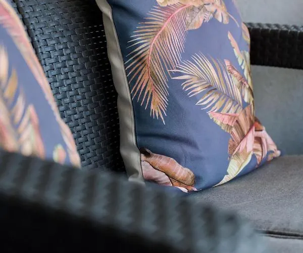 Spacious With Balcony Near The Slavic Hill By Renters Prestige Appartamento