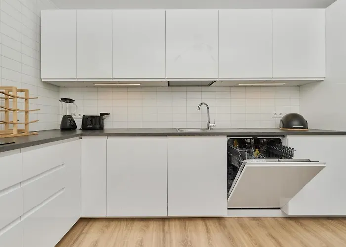 Spacious With Balcony Near The Slavic Hill By Renters Prestige Appartamento *