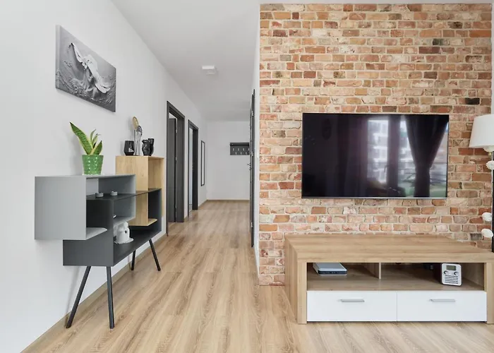 Spacious With Balcony Near The Slavic Hill By Renters Prestige *