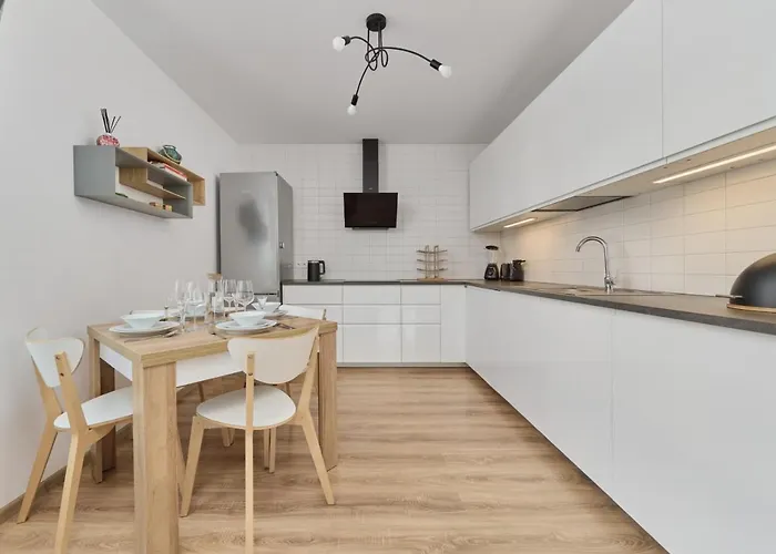 Spacious With Balcony Near The Slavic Hill By Renters Prestige